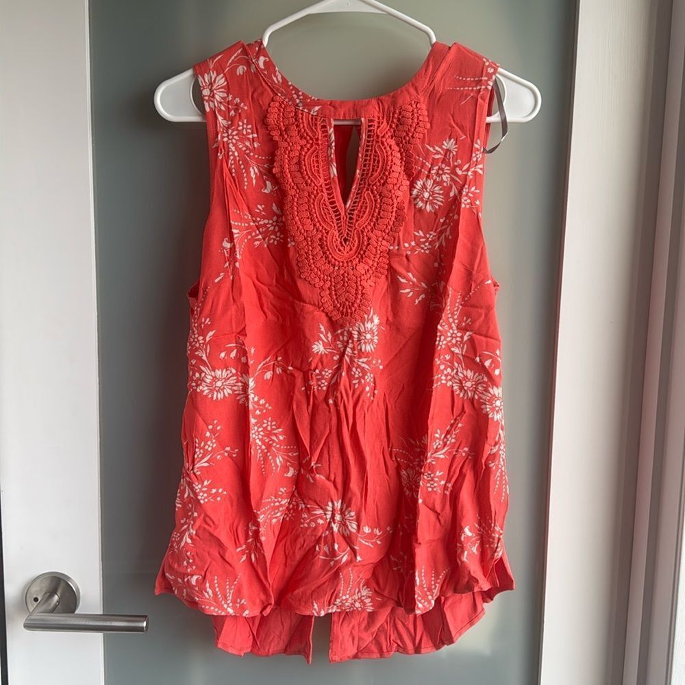 Daniel Rainn Floral Crochet Top - Picture 2 of 6
